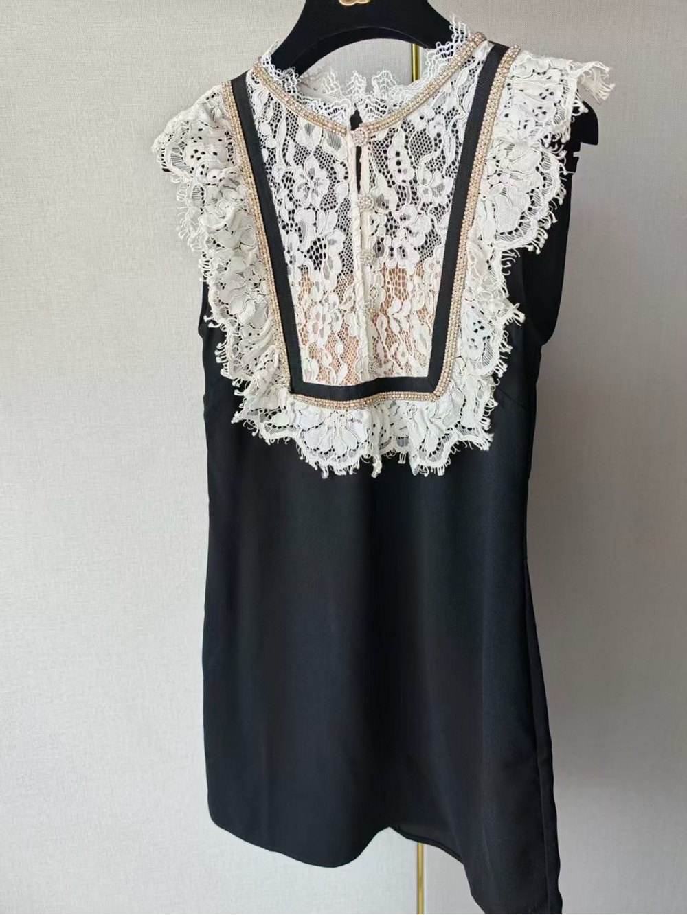 Self-Portrait White Lace Dress Label Detail